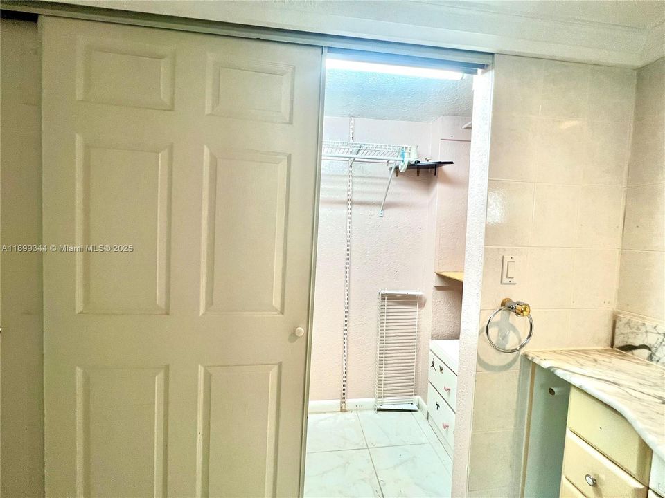 Recently Rented: $2,100 (2 beds, 2 baths, 1000 Square Feet)