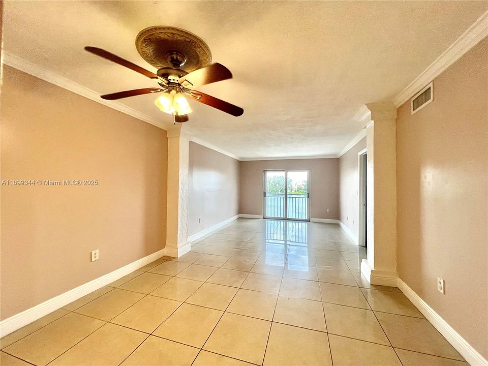 Recently Rented: $2,100 (2 beds, 2 baths, 1000 Square Feet)