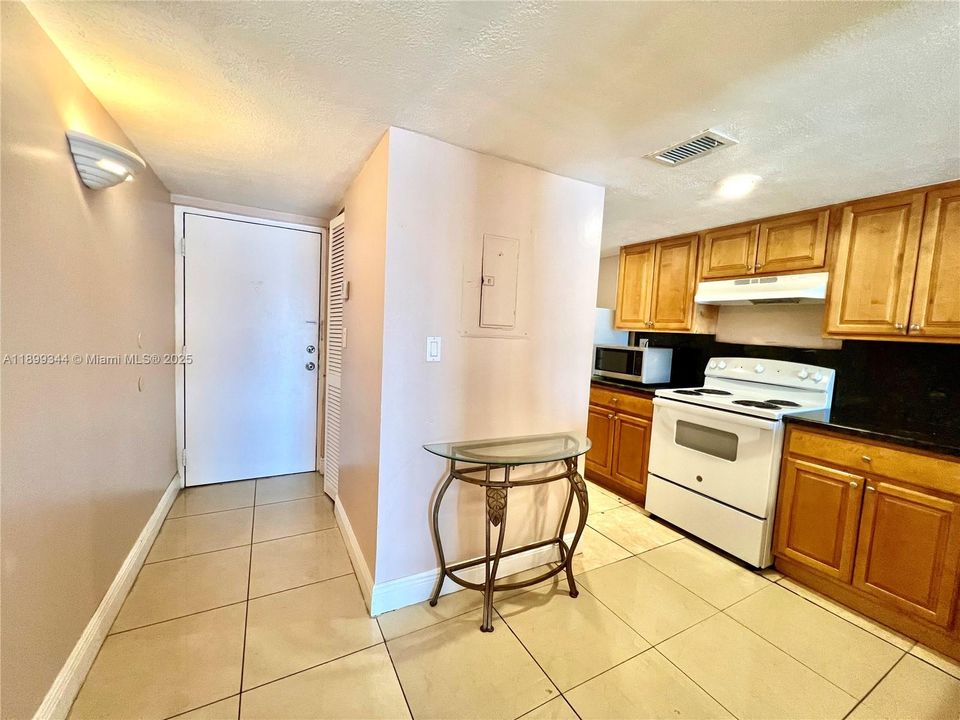 Recently Rented: $2,100 (2 beds, 2 baths, 1000 Square Feet)