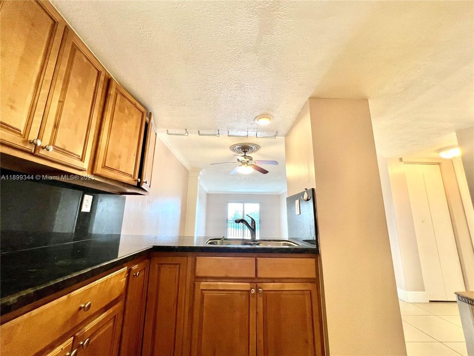 Recently Rented: $2,100 (2 beds, 2 baths, 1000 Square Feet)