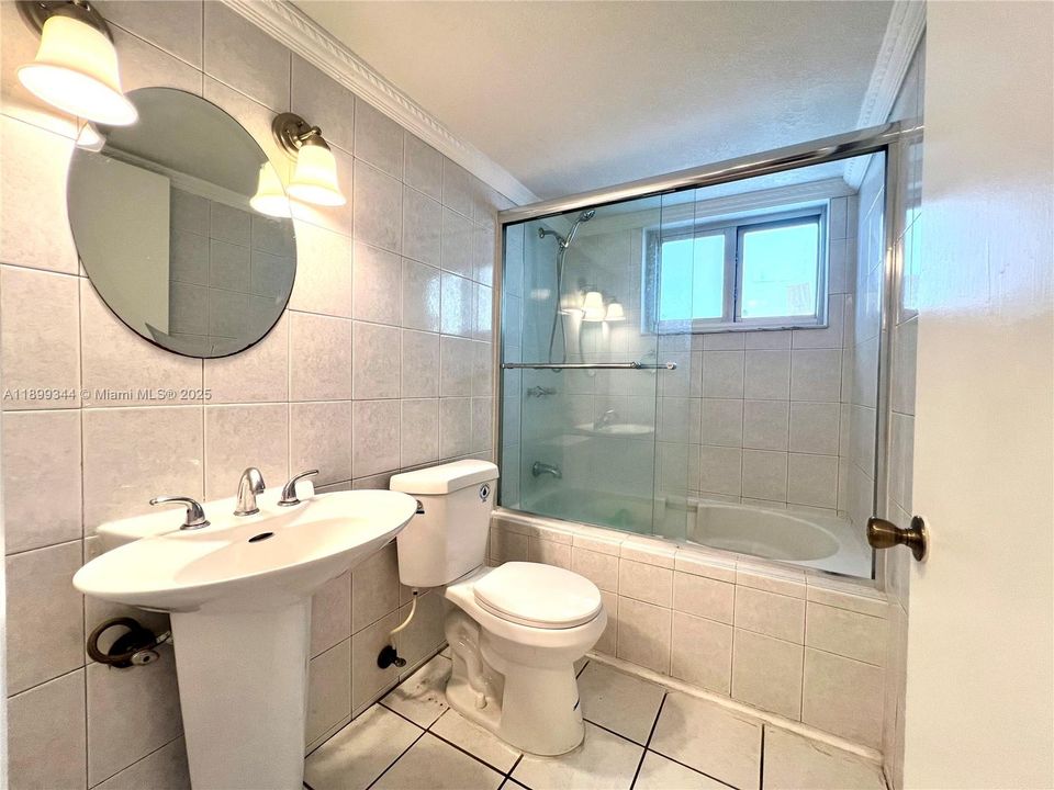 Recently Rented: $2,100 (2 beds, 2 baths, 1000 Square Feet)