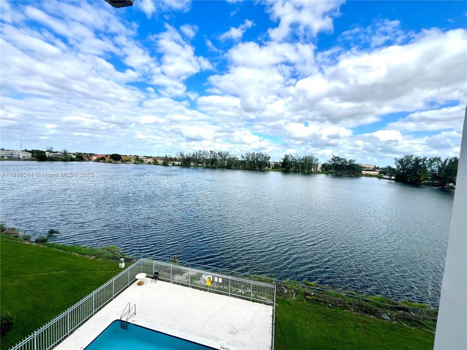 Recently Rented: $2,100 (2 beds, 2 baths, 1000 Square Feet)