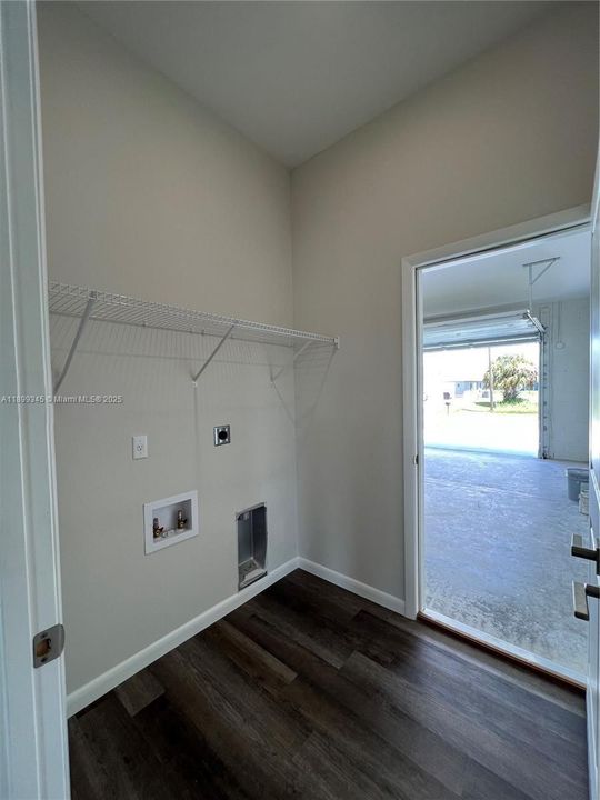 For Rent: $2,200 (4 beds, 2 baths, 1439 Square Feet)