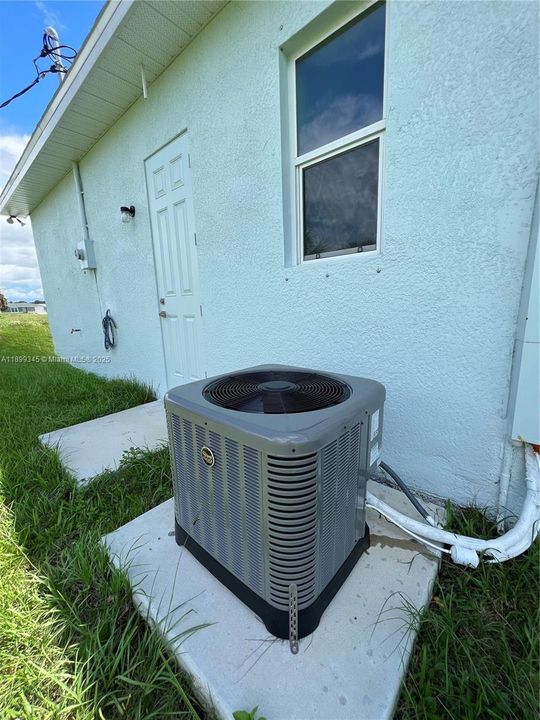 For Rent: $2,200 (4 beds, 2 baths, 1439 Square Feet)