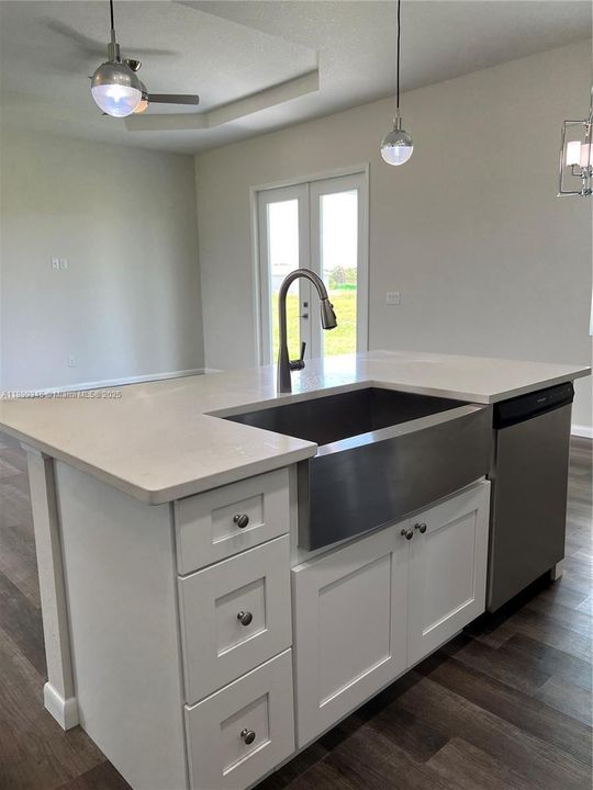 For Rent: $2,200 (4 beds, 2 baths, 1439 Square Feet)