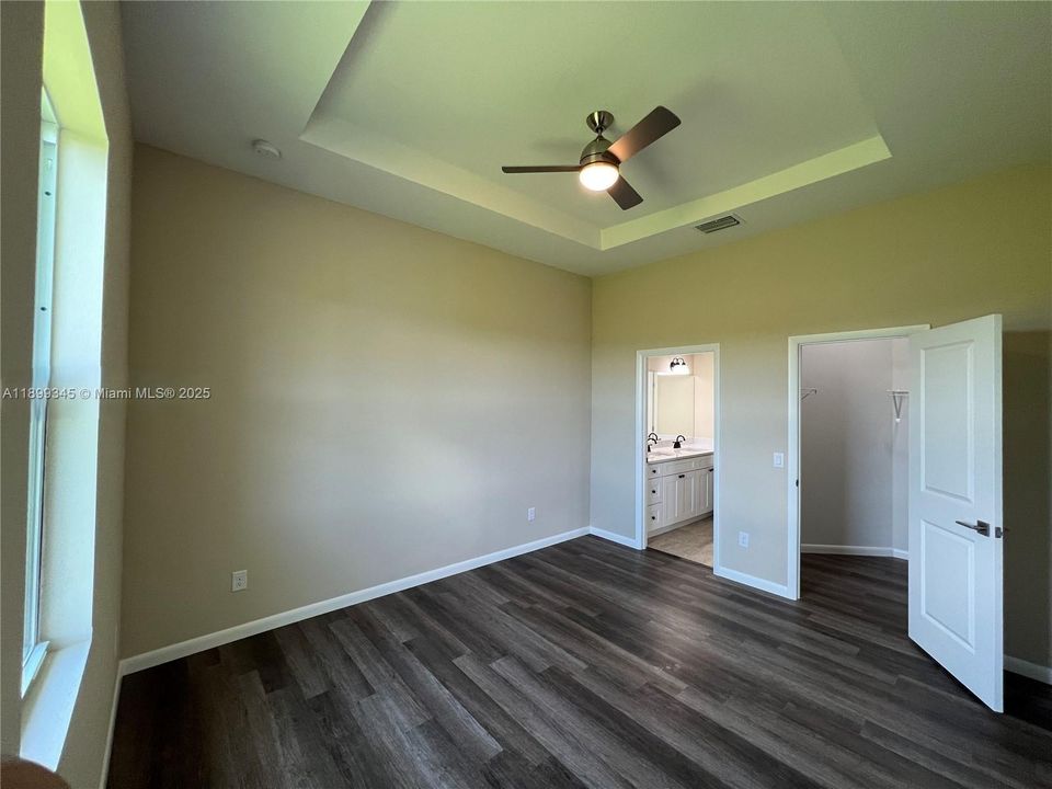 For Rent: $2,200 (4 beds, 2 baths, 1439 Square Feet)