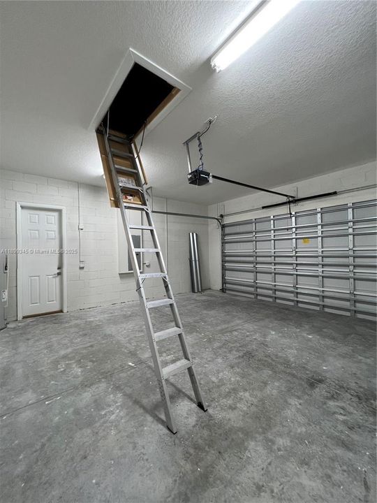 For Rent: $2,200 (4 beds, 2 baths, 1439 Square Feet)