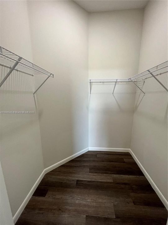 For Rent: $2,200 (4 beds, 2 baths, 1439 Square Feet)