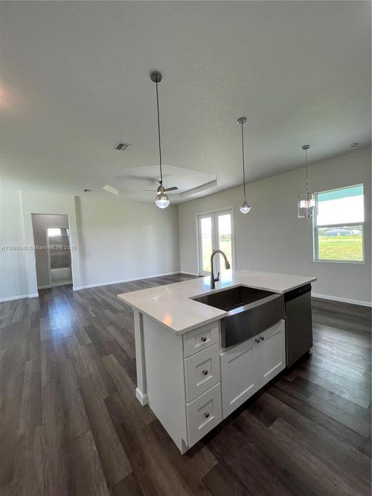 For Rent: $2,200 (4 beds, 2 baths, 1439 Square Feet)