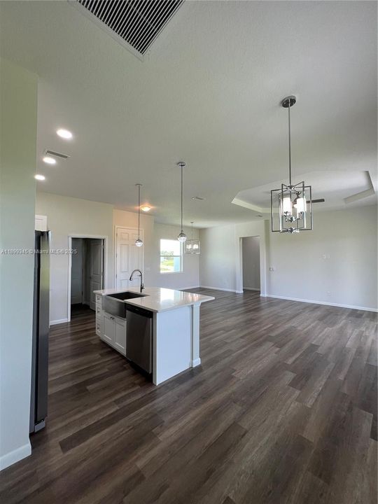 For Rent: $2,200 (4 beds, 2 baths, 1439 Square Feet)