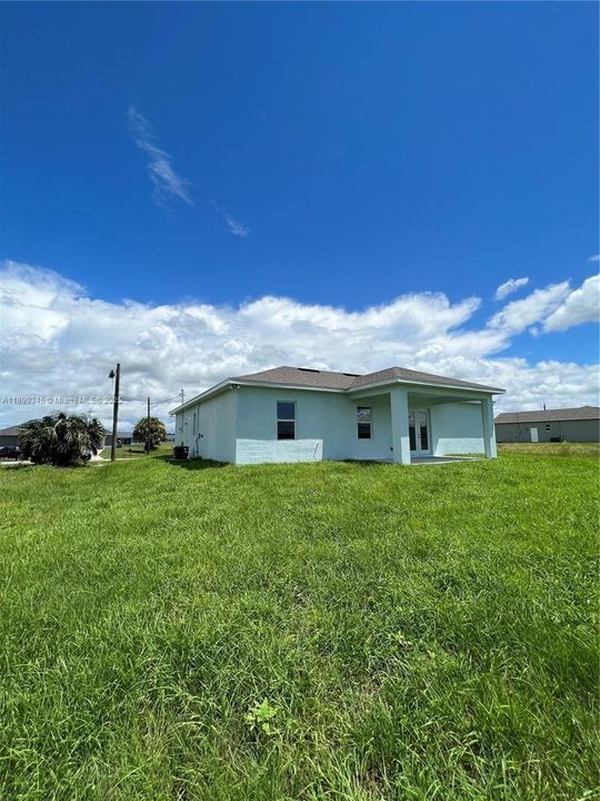 For Rent: $2,200 (4 beds, 2 baths, 1439 Square Feet)