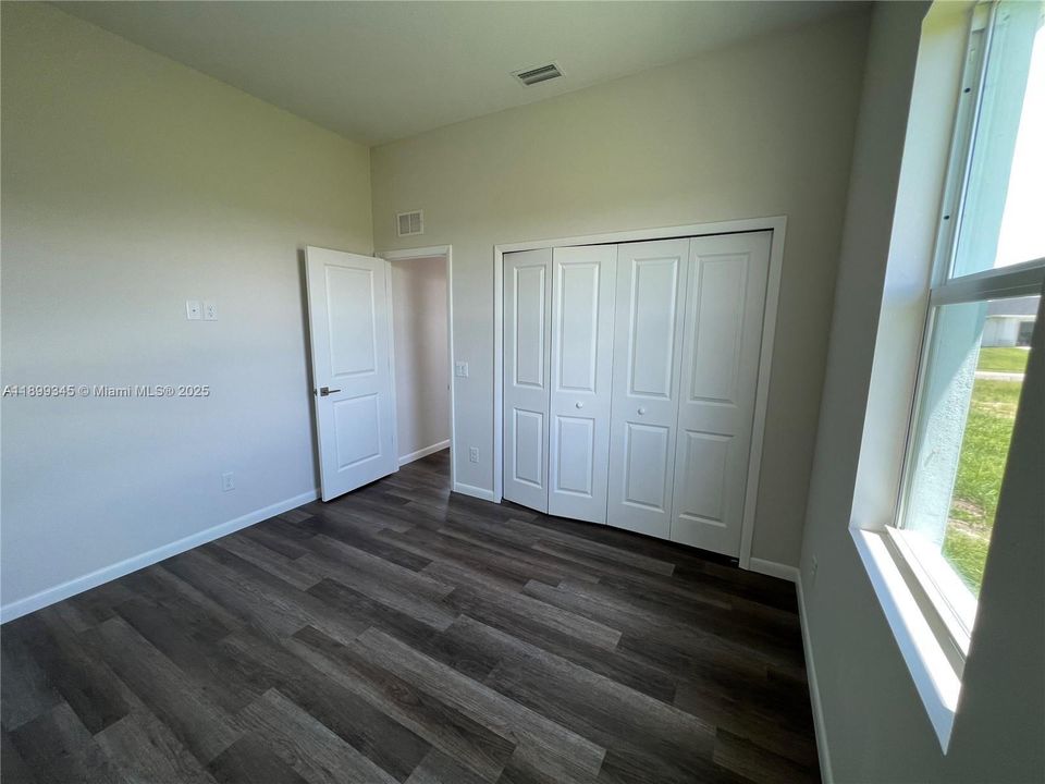For Rent: $2,200 (4 beds, 2 baths, 1439 Square Feet)