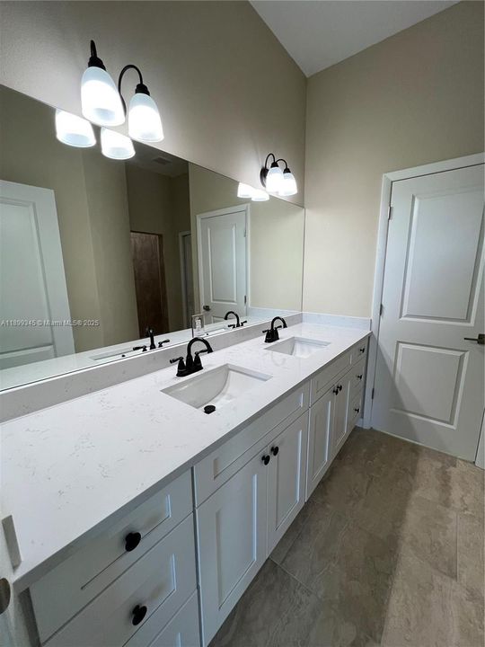 For Rent: $2,200 (4 beds, 2 baths, 1439 Square Feet)