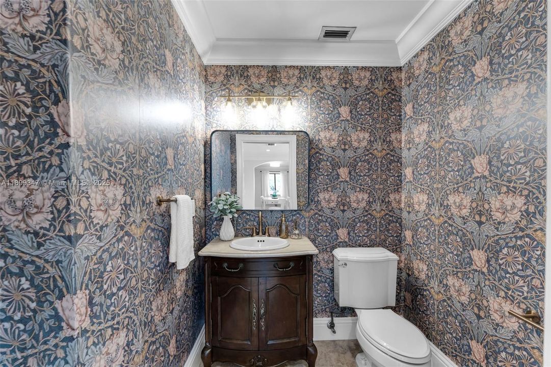 Под контрактом: $1,299,000 (4 спален, 3 ванн, 2562 Квадратных фут)