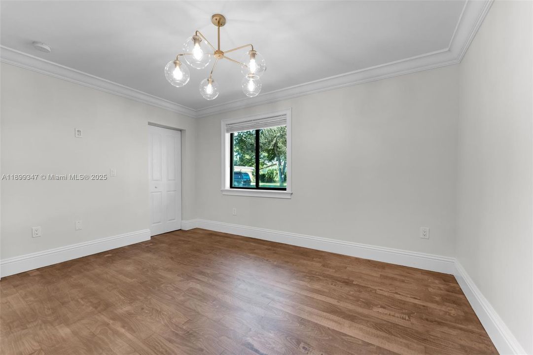 Под контрактом: $1,299,000 (4 спален, 3 ванн, 2562 Квадратных фут)