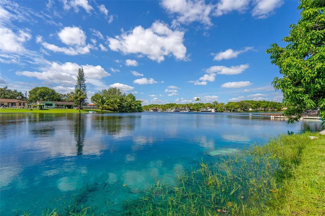 Под контрактом: $1,299,000 (4 спален, 3 ванн, 2562 Квадратных фут)