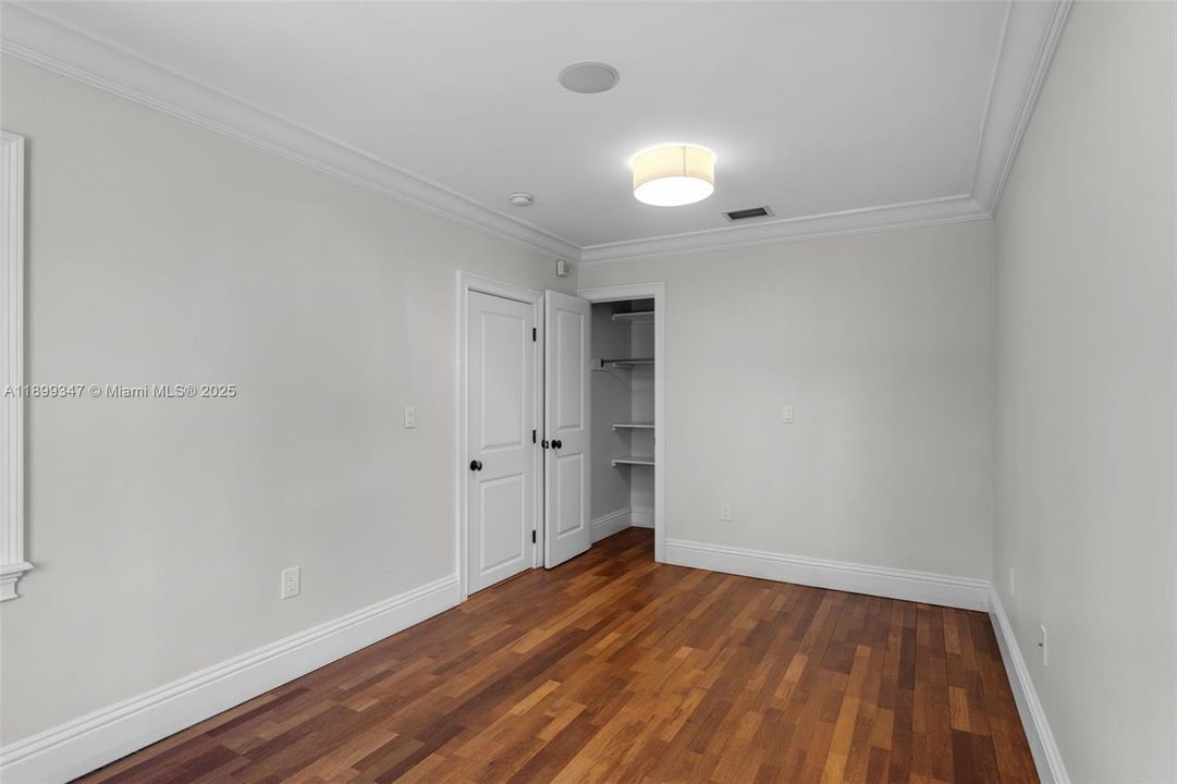 Под контрактом: $1,299,000 (4 спален, 3 ванн, 2562 Квадратных фут)