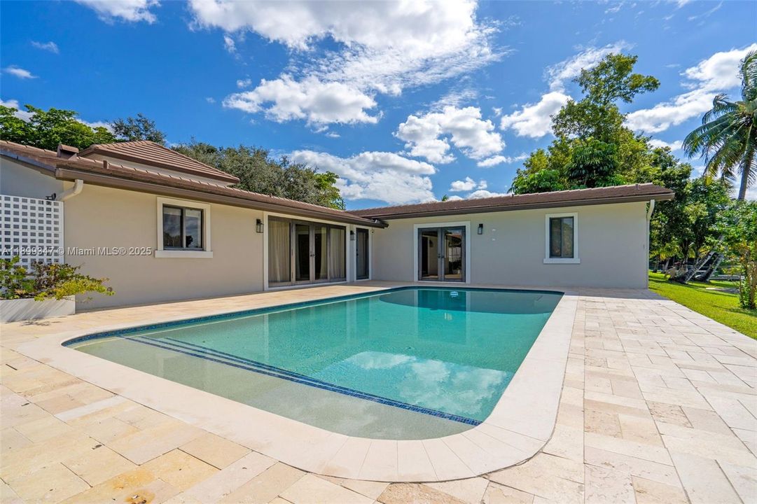 Под контрактом: $1,299,000 (4 спален, 3 ванн, 2562 Квадратных фут)