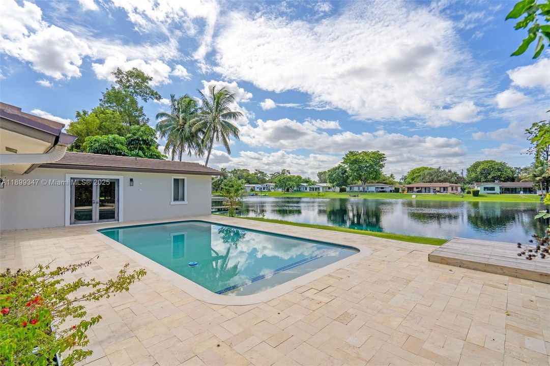 Под контрактом: $1,299,000 (4 спален, 3 ванн, 2562 Квадратных фут)