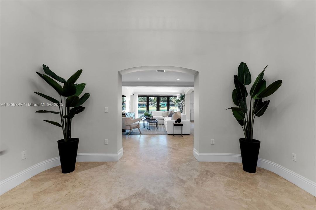 Под контрактом: $1,299,000 (4 спален, 3 ванн, 2562 Квадратных фут)