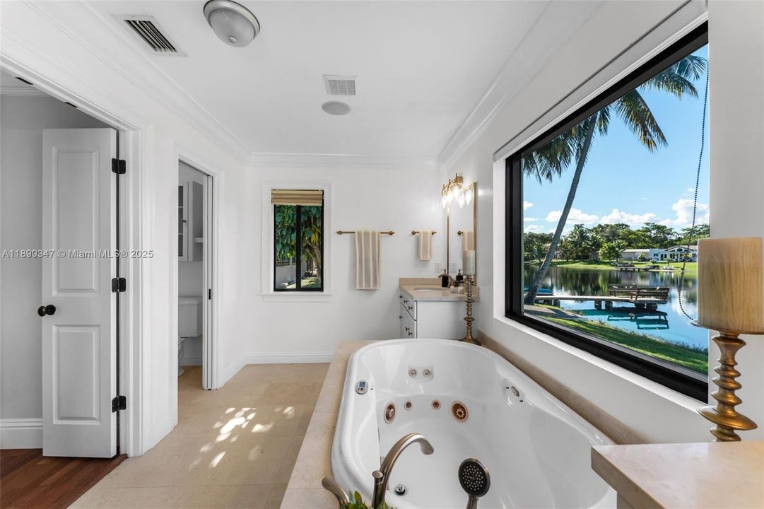 Под контрактом: $1,299,000 (4 спален, 3 ванн, 2562 Квадратных фут)