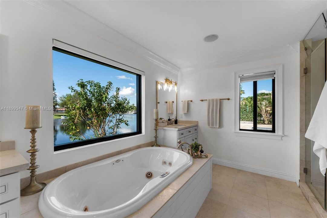 Под контрактом: $1,299,000 (4 спален, 3 ванн, 2562 Квадратных фут)