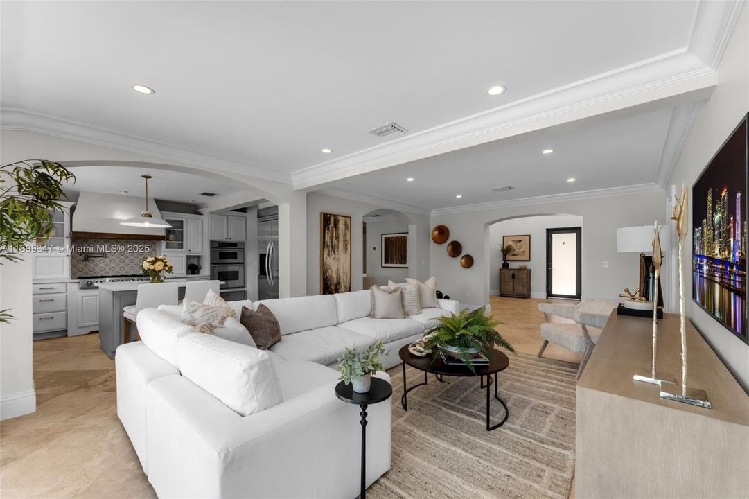 Под контрактом: $1,299,000 (4 спален, 3 ванн, 2562 Квадратных фут)