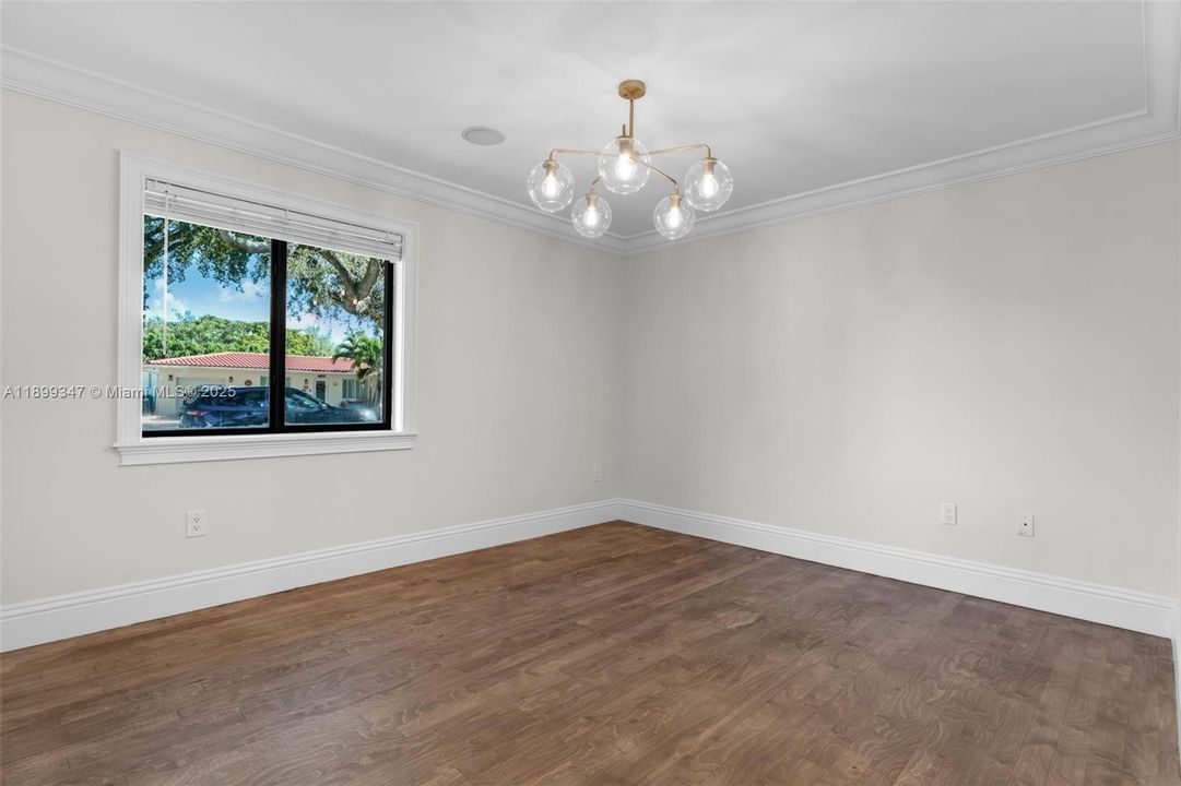 Под контрактом: $1,299,000 (4 спален, 3 ванн, 2562 Квадратных фут)