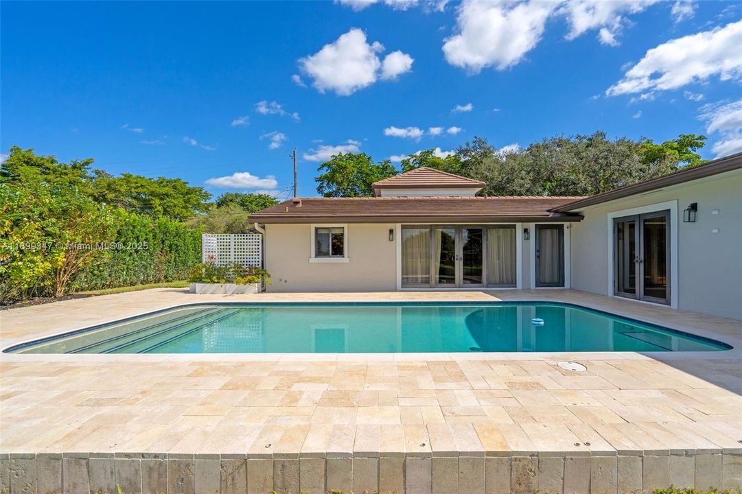 Под контрактом: $1,299,000 (4 спален, 3 ванн, 2562 Квадратных фут)