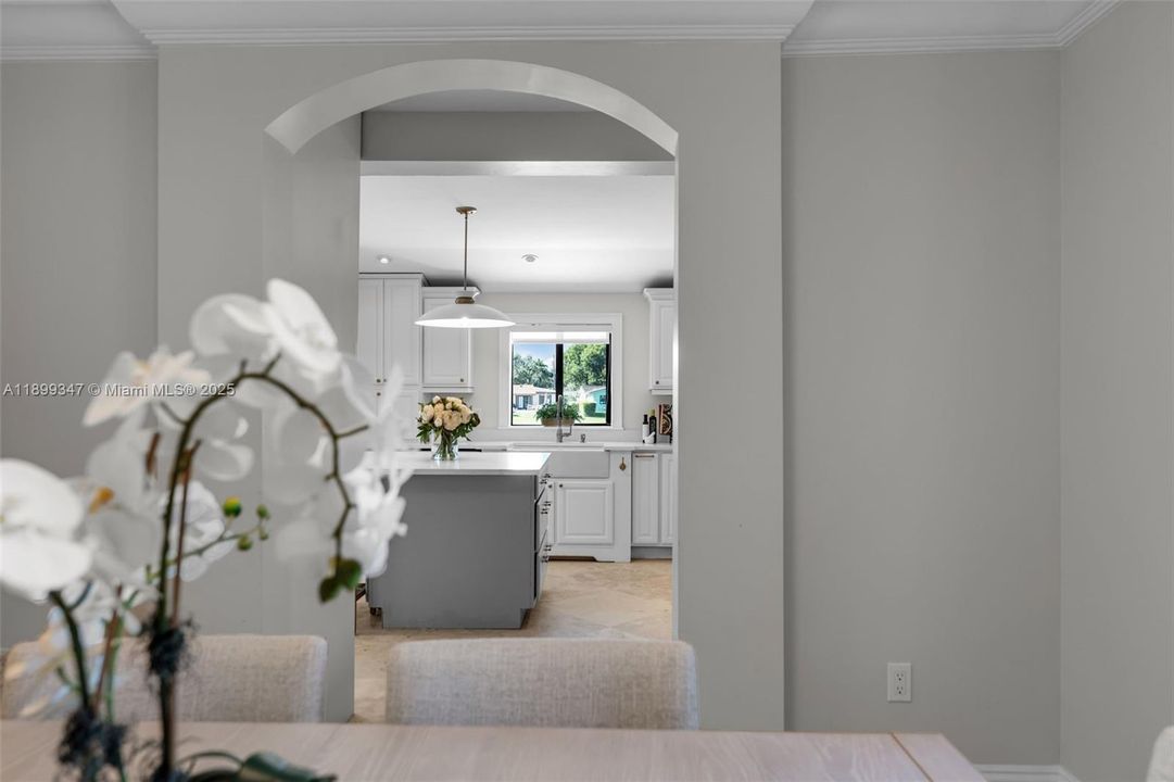 Под контрактом: $1,299,000 (4 спален, 3 ванн, 2562 Квадратных фут)