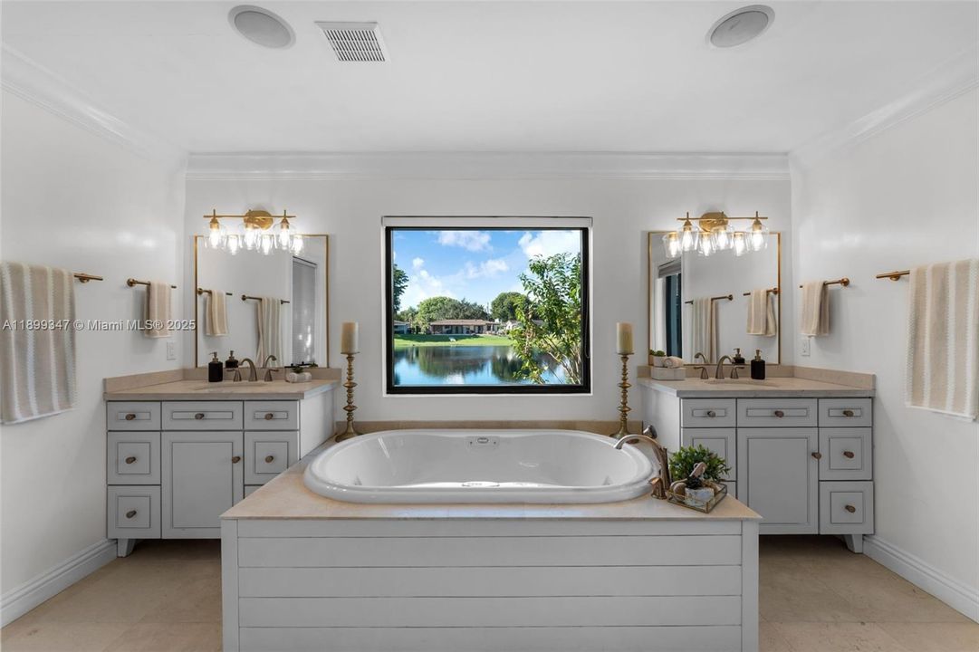 Под контрактом: $1,299,000 (4 спален, 3 ванн, 2562 Квадратных фут)