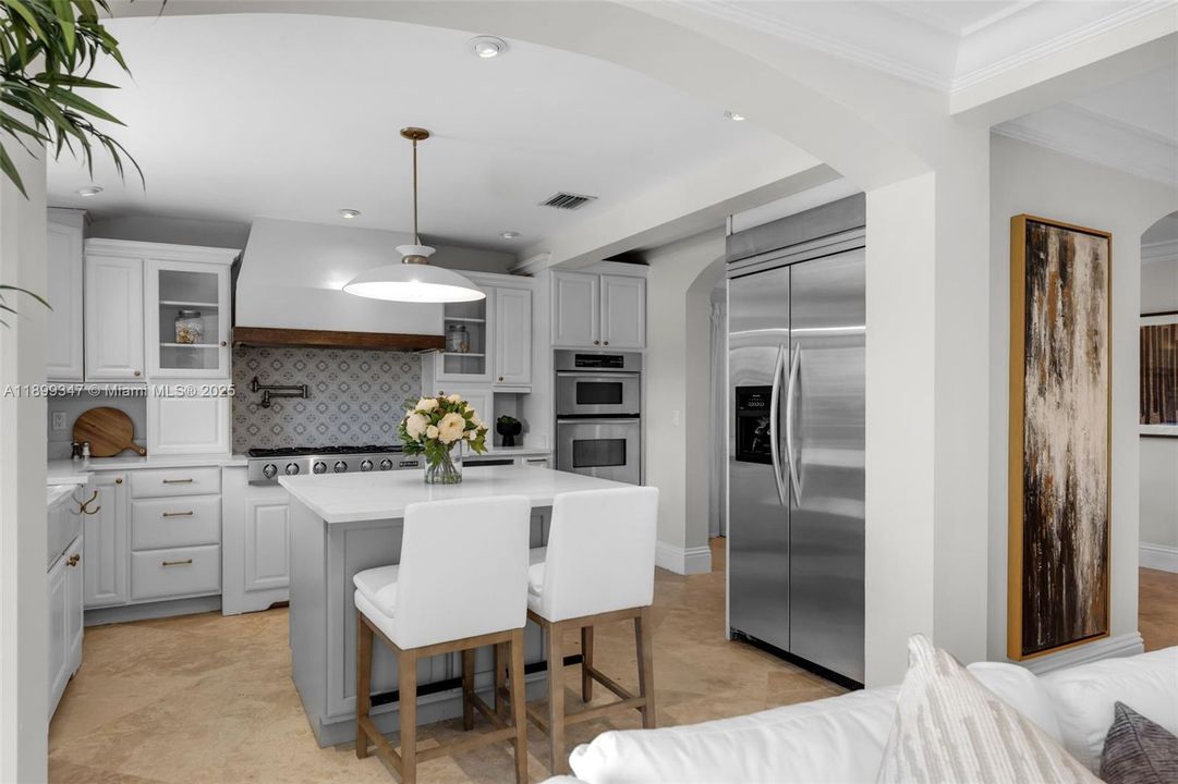 Под контрактом: $1,299,000 (4 спален, 3 ванн, 2562 Квадратных фут)