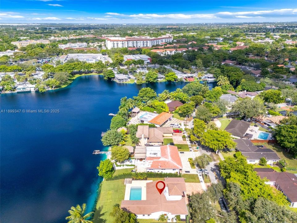 Под контрактом: $1,299,000 (4 спален, 3 ванн, 2562 Квадратных фут)