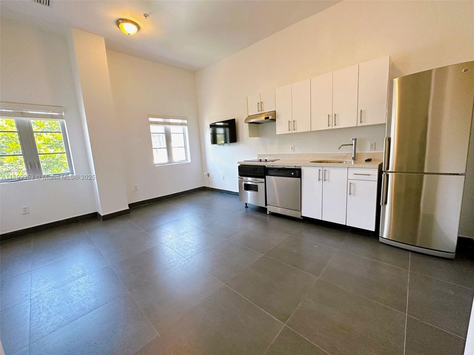 Recently Rented: $1,950 (1 beds, 1 baths, 417 Square Feet)