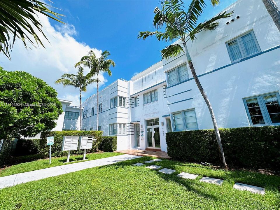 Recently Rented: $1,950 (1 beds, 1 baths, 417 Square Feet)