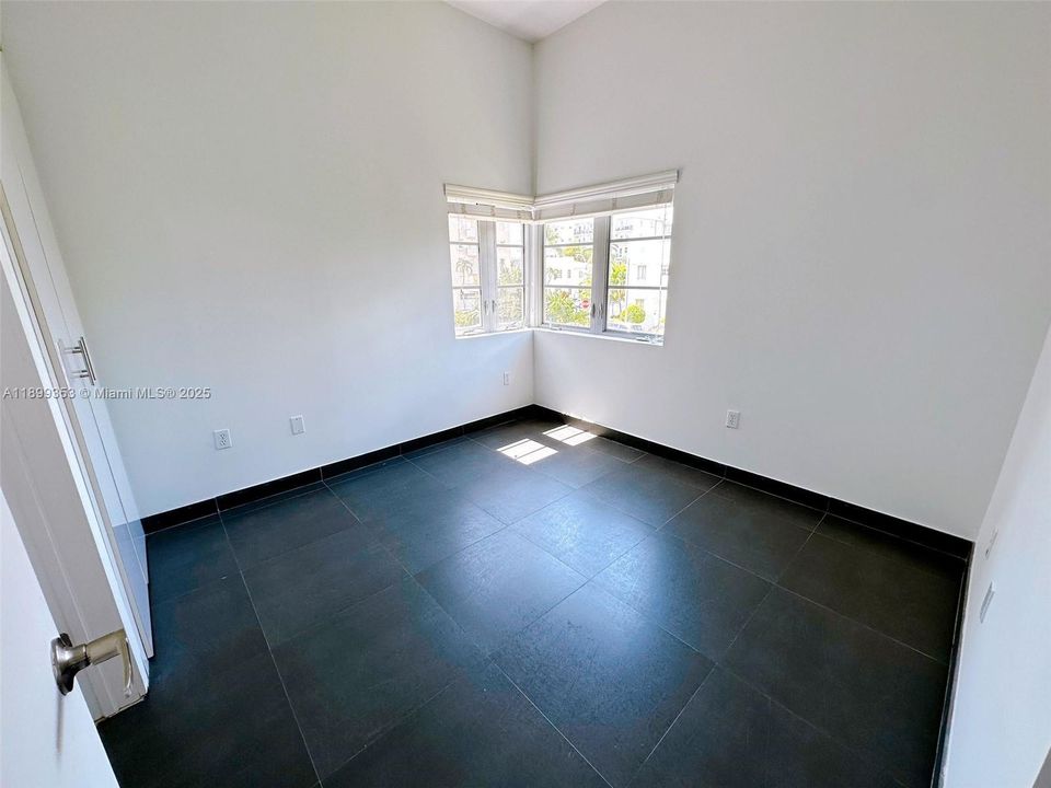 Recently Rented: $1,950 (1 beds, 1 baths, 417 Square Feet)