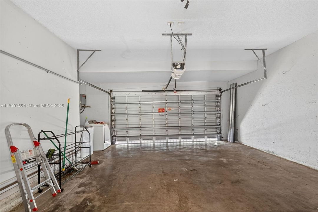 Active With Contract: $499,900 (3 beds, 2 baths, 1836 Square Feet)