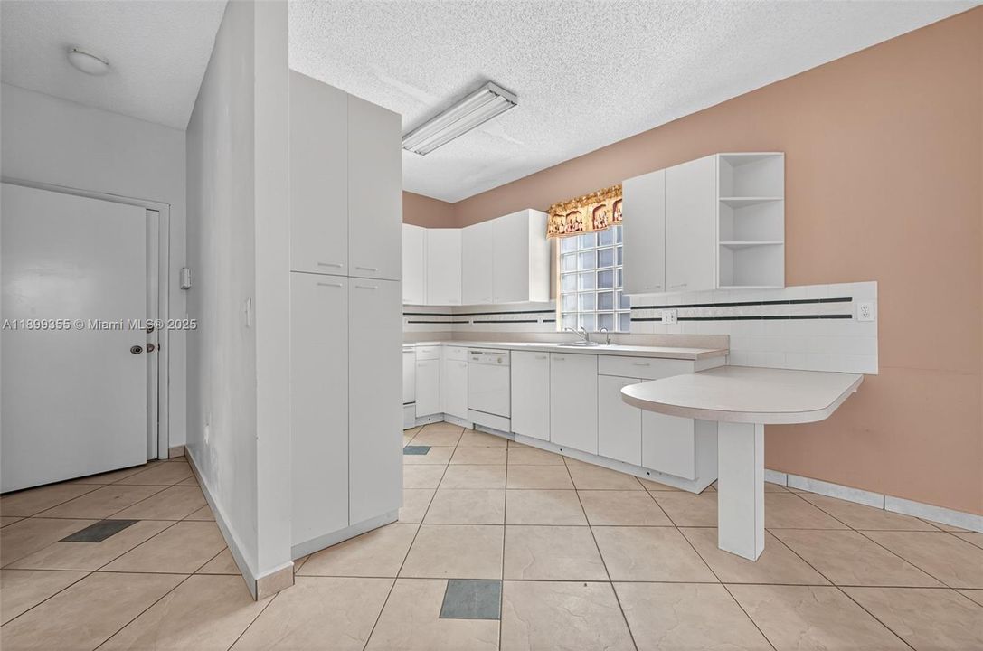 Active With Contract: $499,900 (3 beds, 2 baths, 1836 Square Feet)