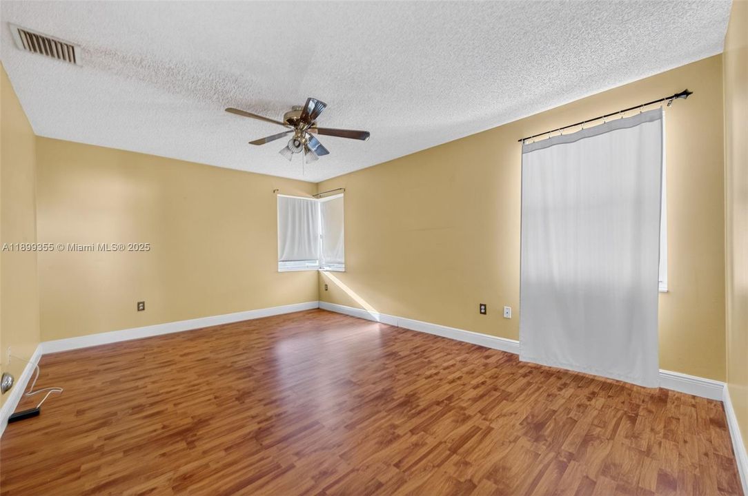 Active With Contract: $499,900 (3 beds, 2 baths, 1836 Square Feet)