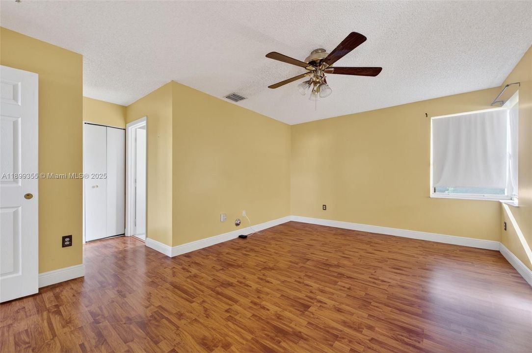 Active With Contract: $499,900 (3 beds, 2 baths, 1836 Square Feet)