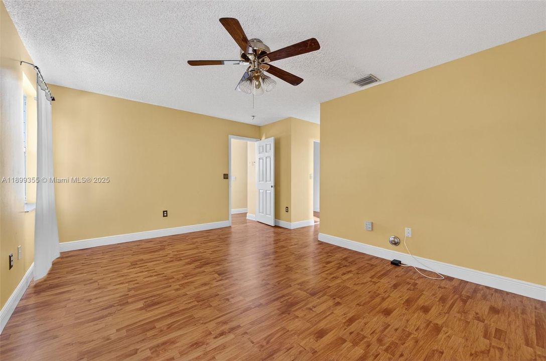 Active With Contract: $499,900 (3 beds, 2 baths, 1836 Square Feet)