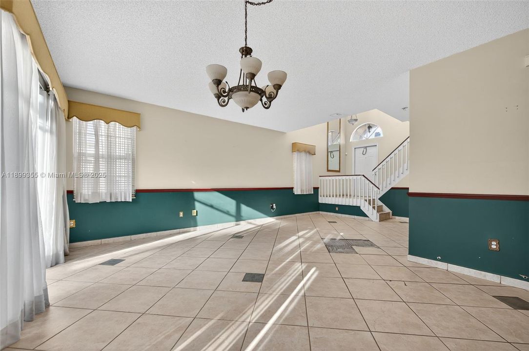 Active With Contract: $499,900 (3 beds, 2 baths, 1836 Square Feet)