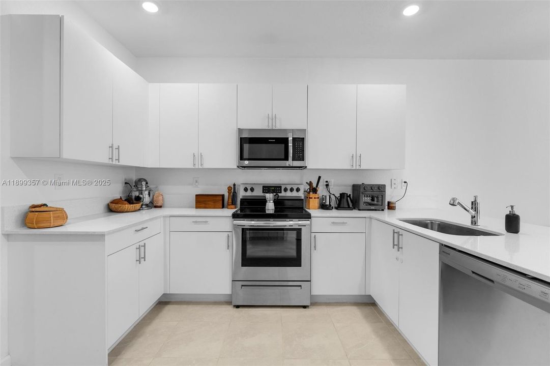 For Rent: $2,900 (3 beds, 2 baths, 1722 Square Feet)