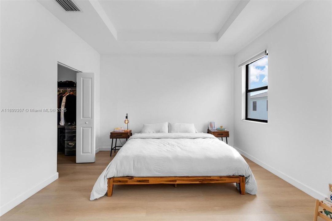 For Rent: $2,900 (3 beds, 2 baths, 1722 Square Feet)