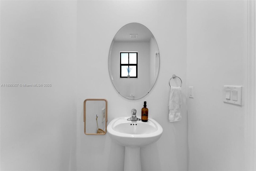 For Rent: $2,900 (3 beds, 2 baths, 1722 Square Feet)