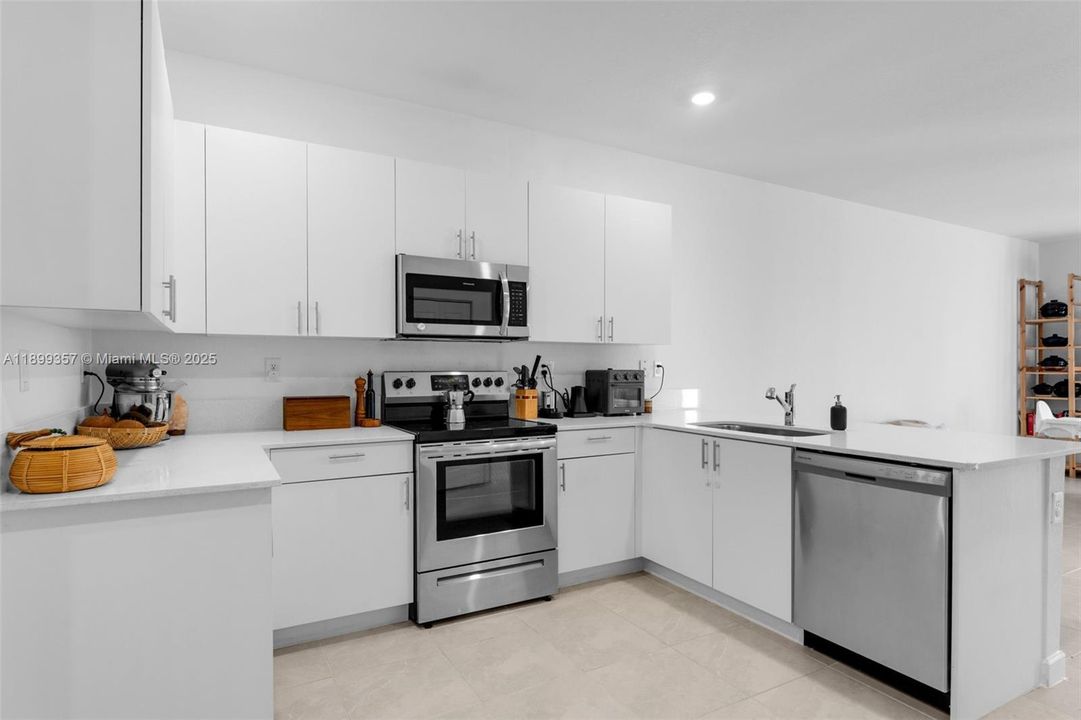 For Rent: $2,900 (3 beds, 2 baths, 1722 Square Feet)