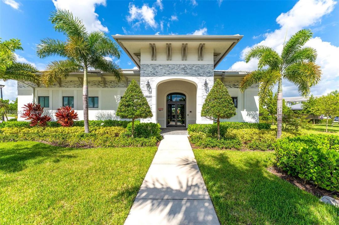 For Rent: $2,900 (3 beds, 2 baths, 1722 Square Feet)