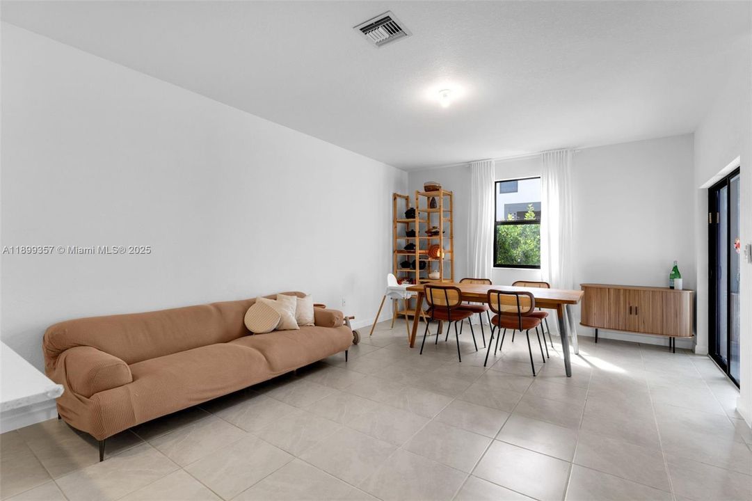 For Rent: $2,900 (3 beds, 2 baths, 1722 Square Feet)