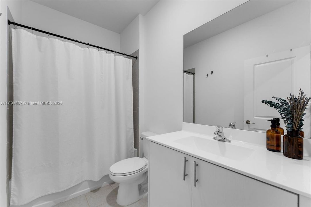 For Rent: $2,900 (3 beds, 2 baths, 1722 Square Feet)