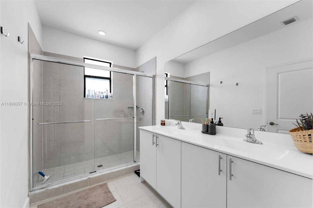 For Rent: $2,900 (3 beds, 2 baths, 1722 Square Feet)